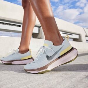Nike Women's White and Yellow Athletic Shoes